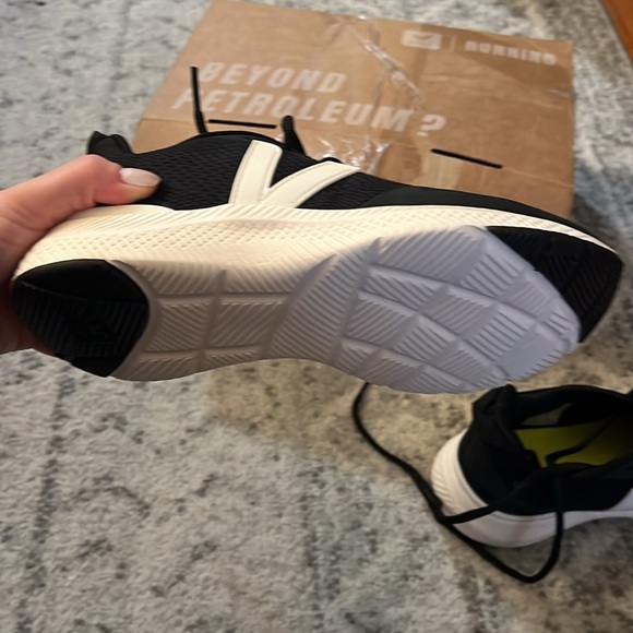 BRAND NEW WITH BOX black and white veja atheltic sneakers never worn - Picture 4 of 5